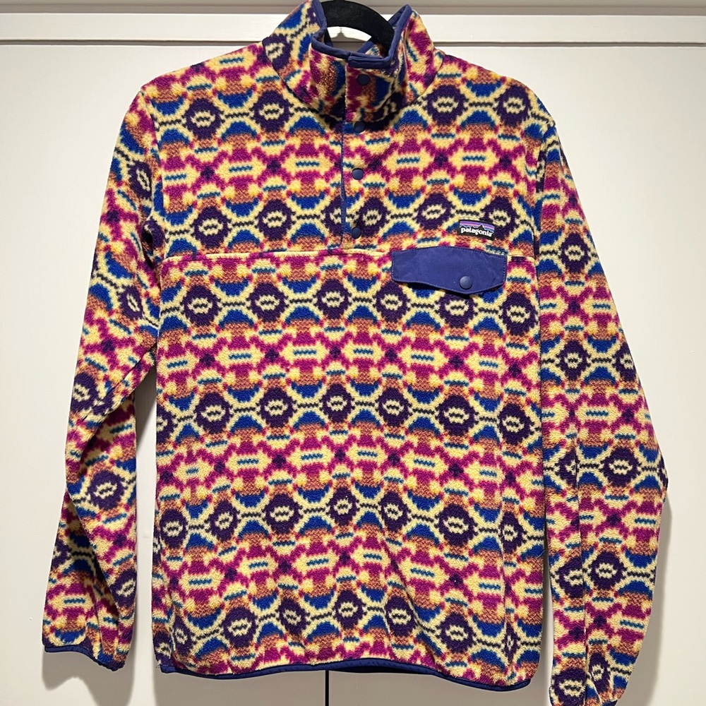 PATAGONIA - Women’s printed Synchilla fleece, Size = Small